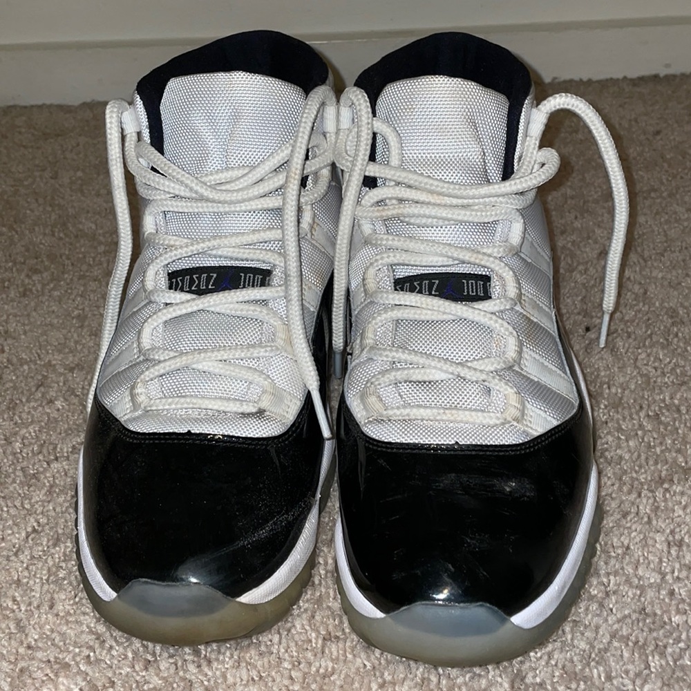 Air jordan 11 concord Size 10 Black and white